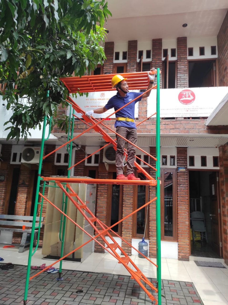 BIDANG PENGECATAN SEKAI HIKARI INDONESIA